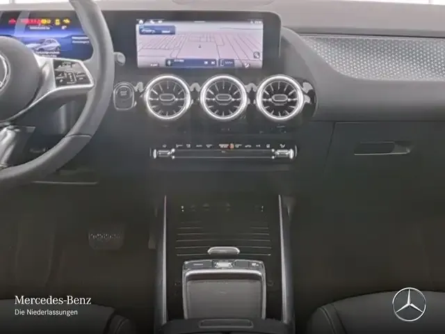 Mercedes-Benz EQA 300