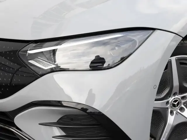 Mercedes-Benz EQE 300