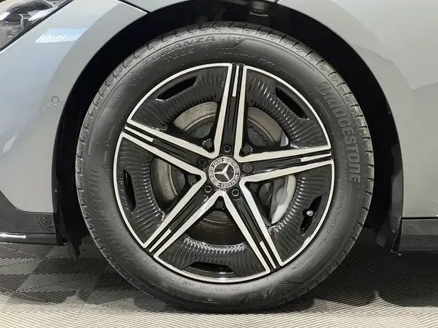 Mercedes-Benz EQE 300