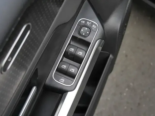 Mercedes-Benz EQB 300