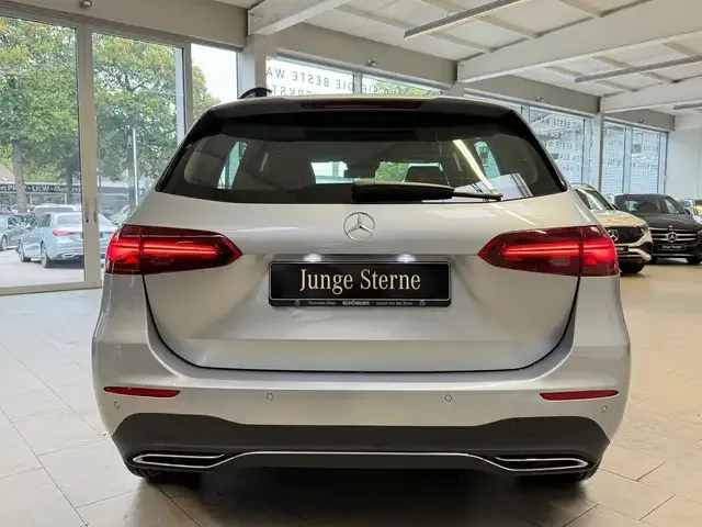 Mercedes-Benz B 220