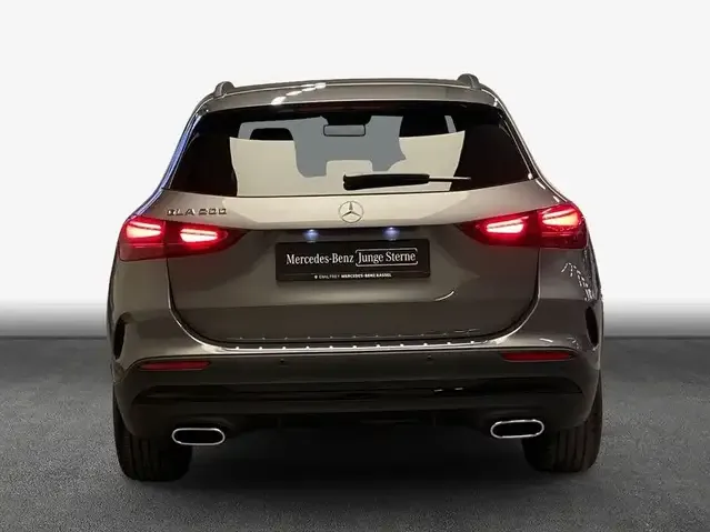 Mercedes-Benz GLA 200