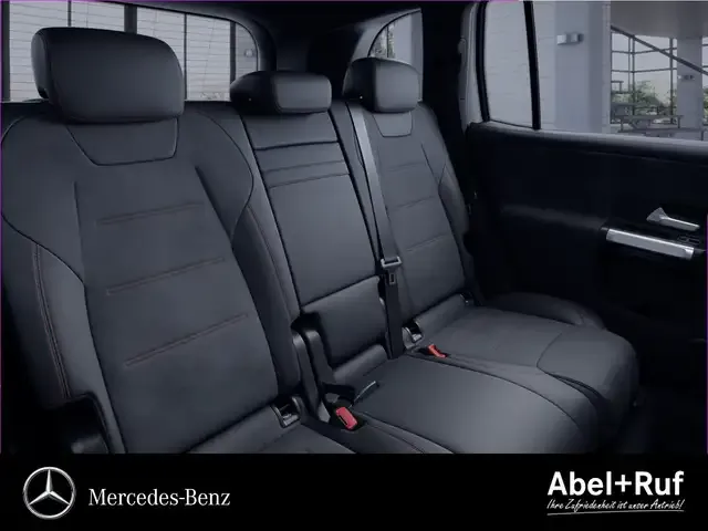Mercedes-Benz GLB 220