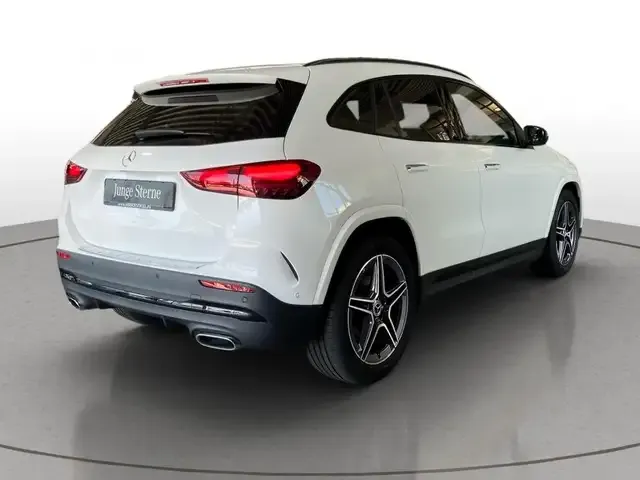 Mercedes-Benz GLA 200