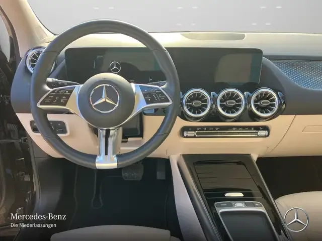 Mercedes-Benz EQA 300