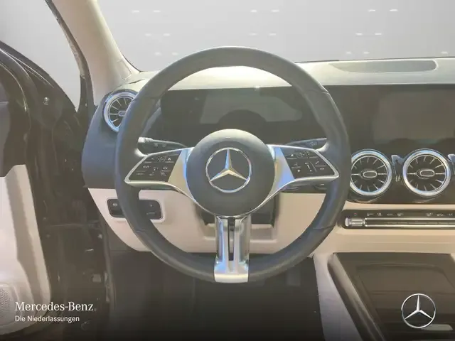 Mercedes-Benz EQA 300