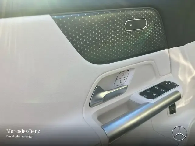 Mercedes-Benz EQA 300