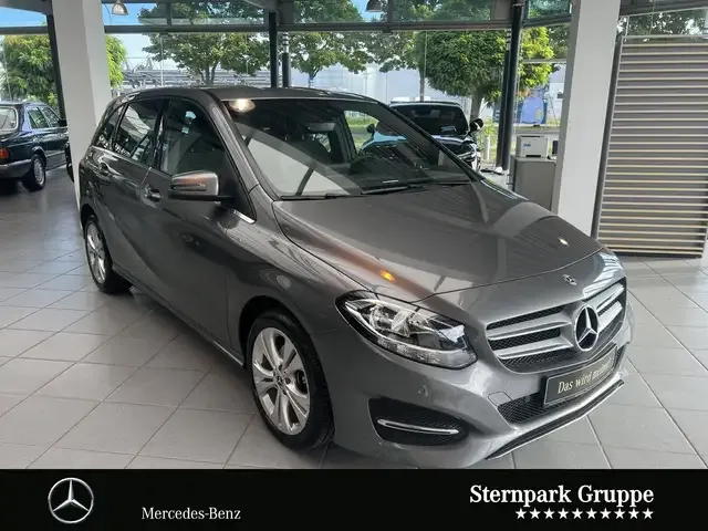 Mercedes-Benz B 180