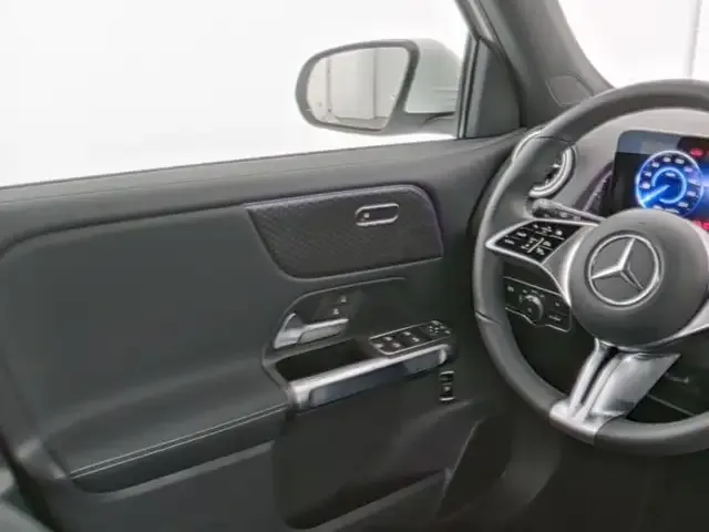 Mercedes-Benz EQB 300