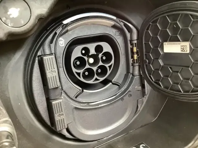 Mercedes-Benz EQB 300