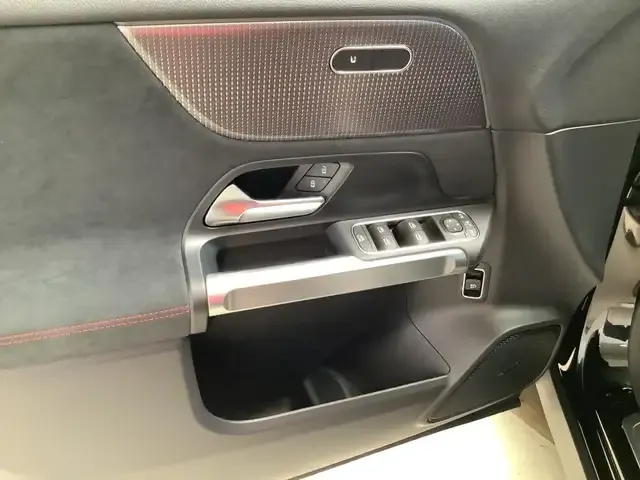 Mercedes-Benz EQB 300