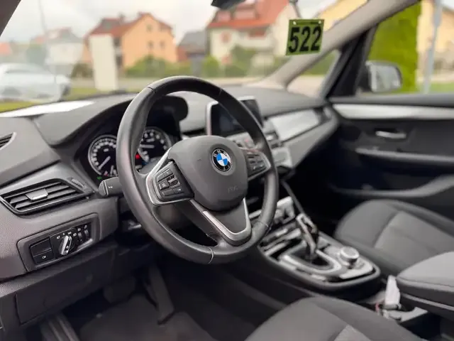 BMW 218