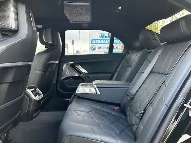 BMW 740