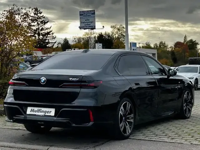 BMW 740
