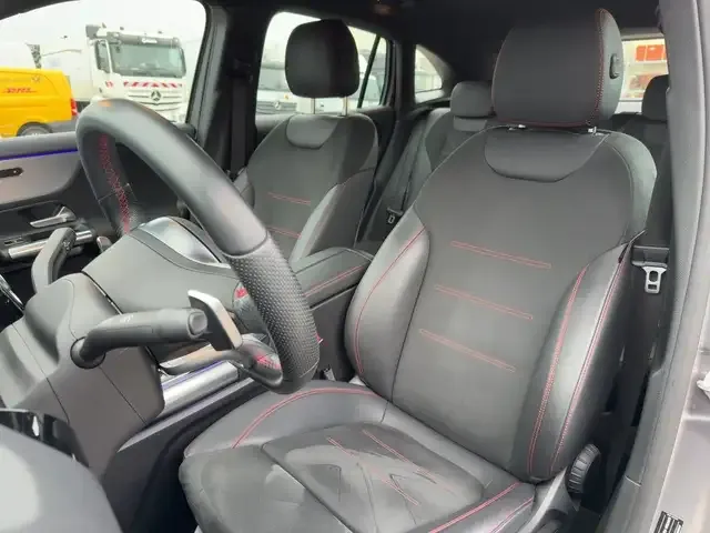 Mercedes-Benz GLA 220