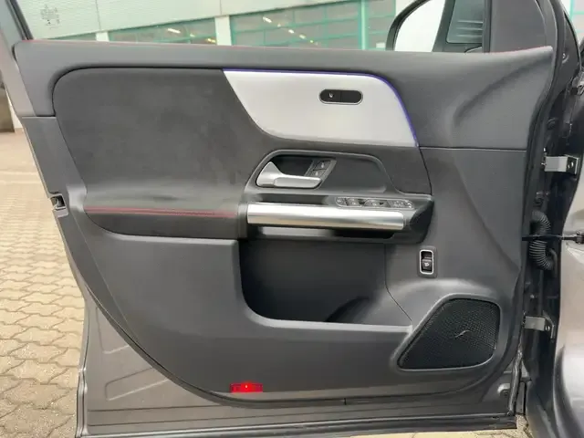 Mercedes-Benz GLA 220