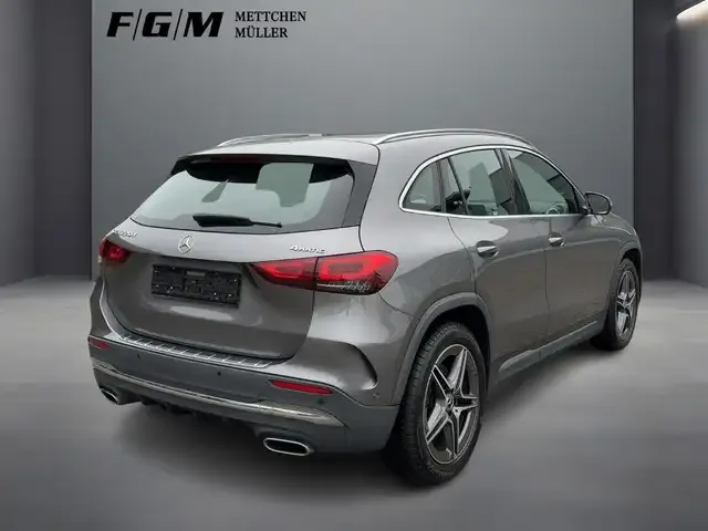 Mercedes-Benz GLA 220