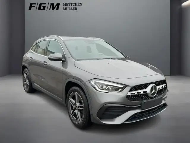 Mercedes-Benz GLA 220