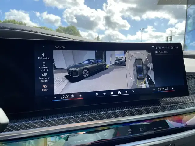 BMW i7