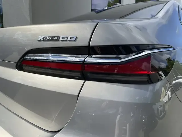 BMW i7