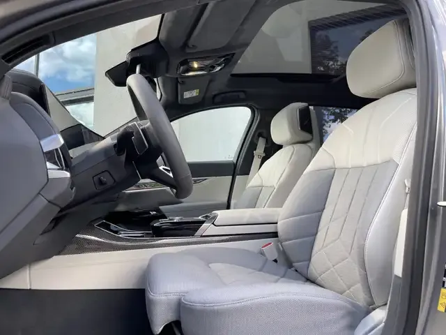 BMW i7