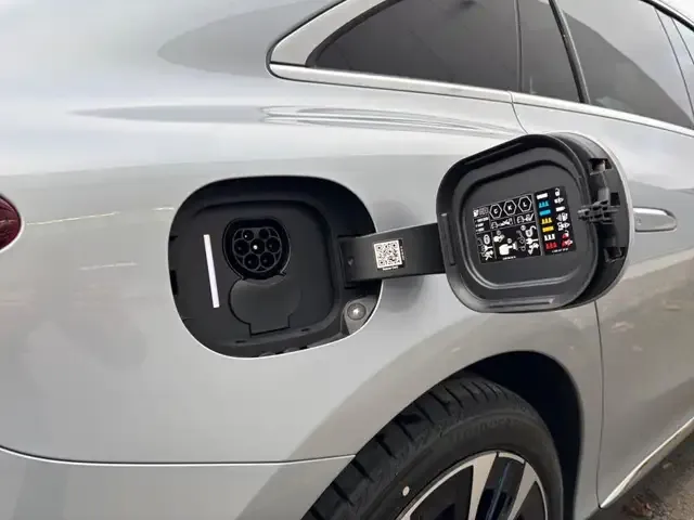 Mercedes-Benz EQE 300