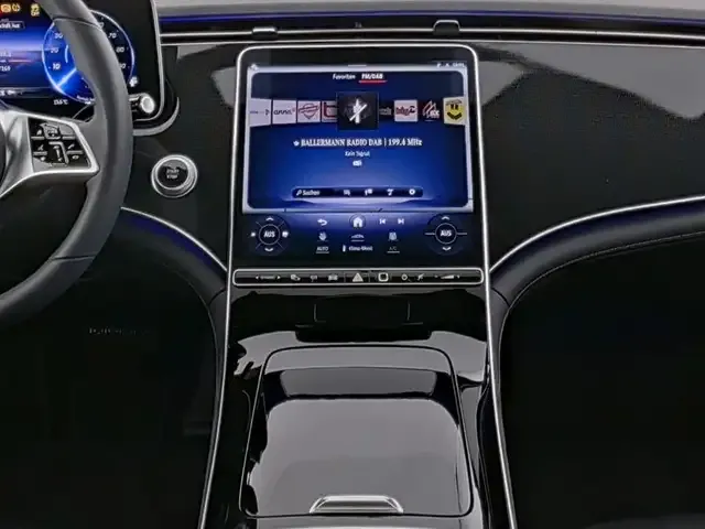 Mercedes-Benz EQE 300