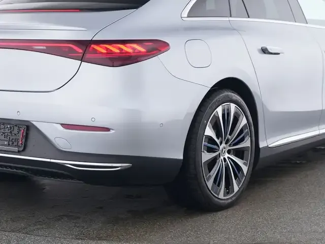 Mercedes-Benz EQE 300