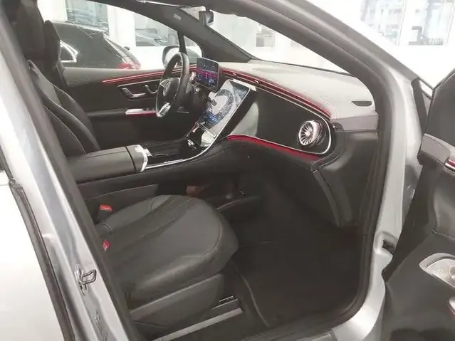 Mercedes-Benz EQE SUV