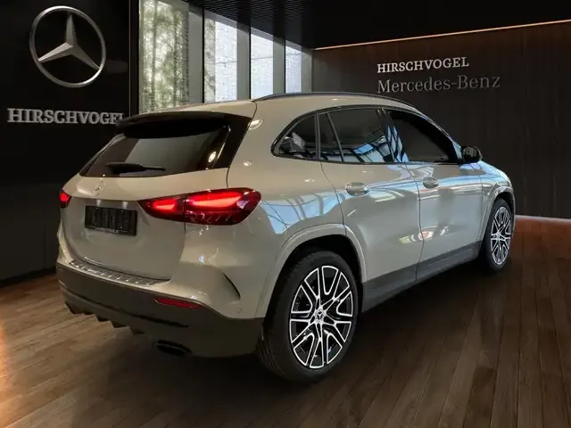 Mercedes-Benz GLA 200