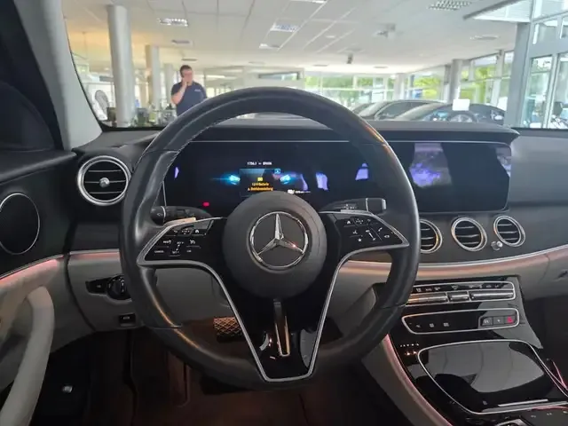 Mercedes-Benz E 300