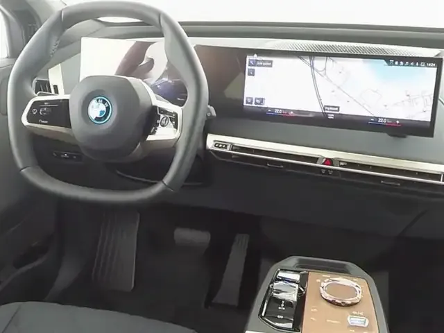 BMW iX