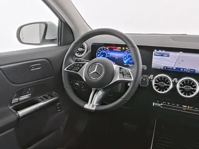Mercedes-Benz EQA 300