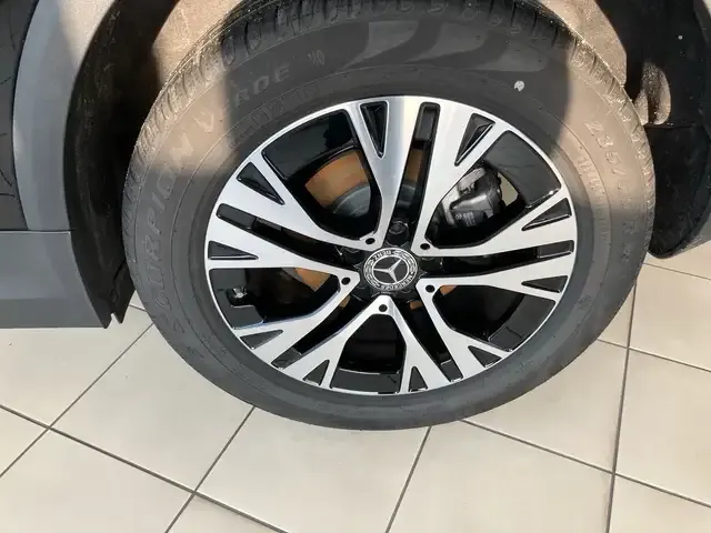 Mercedes-Benz GLA 180