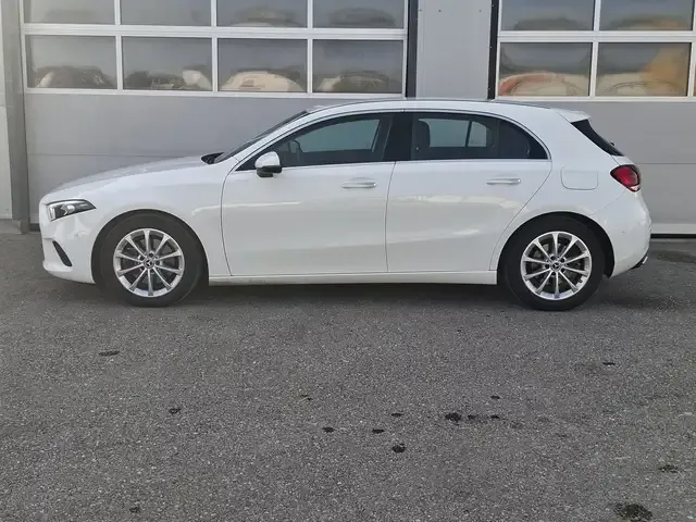 Mercedes-Benz A 220
