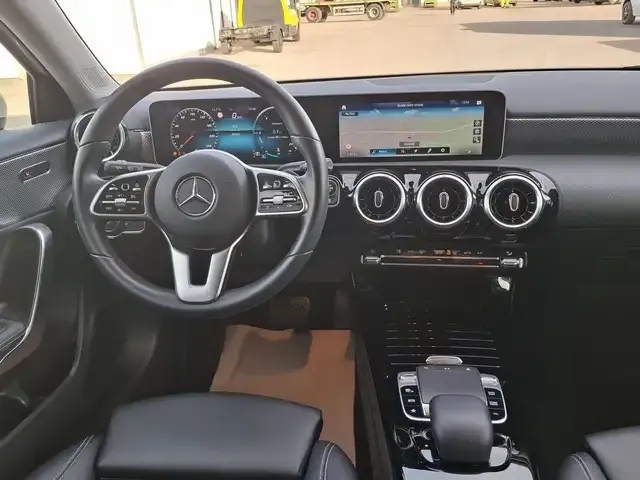 Mercedes-Benz A 220