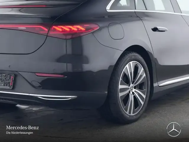 Mercedes-Benz EQE 300