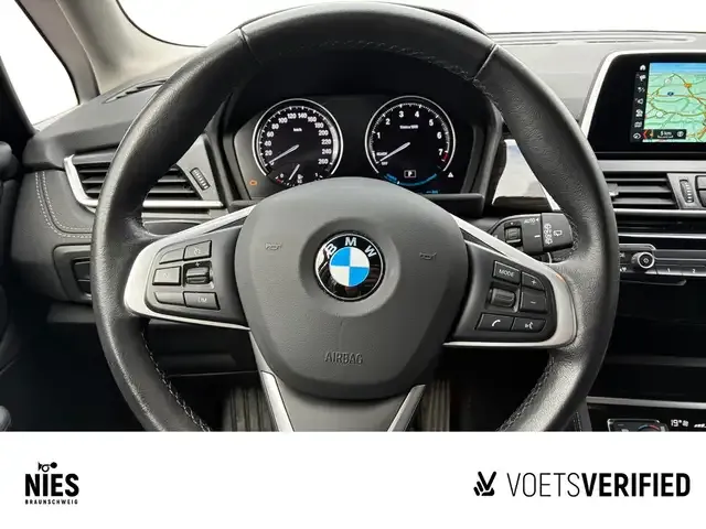 BMW 225