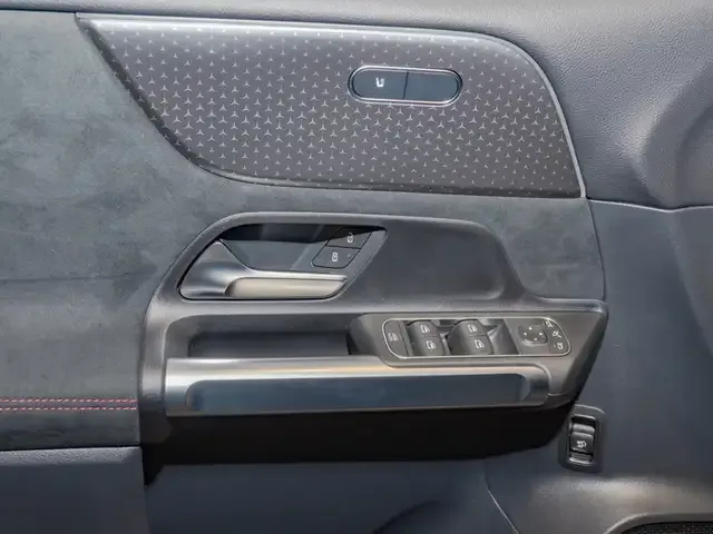 Mercedes-Benz GLB 220