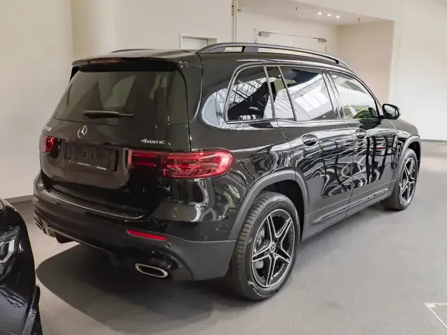 Mercedes-Benz GLB 220