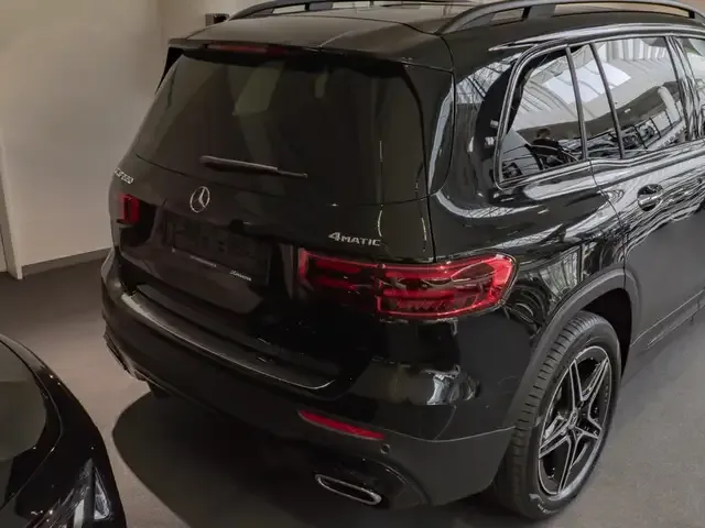 Mercedes-Benz GLB 220