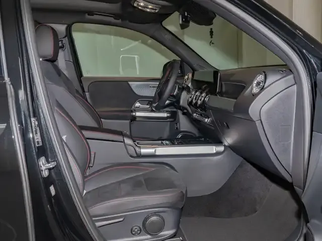 Mercedes-Benz GLB 220