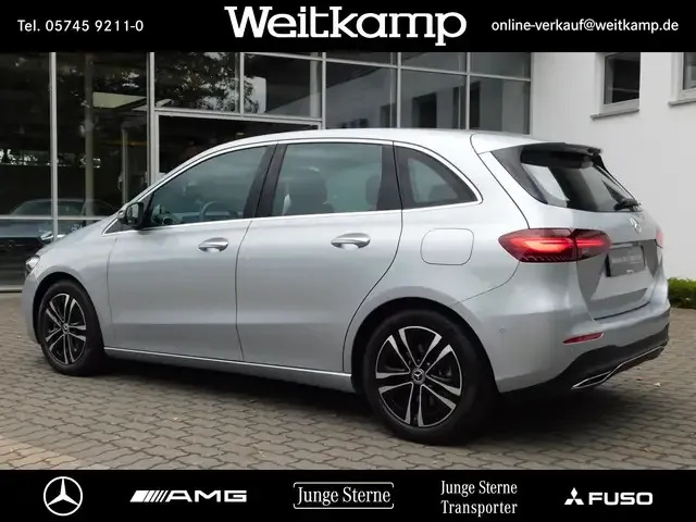 Mercedes-Benz B 220