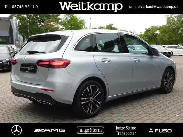 Mercedes-Benz B 220