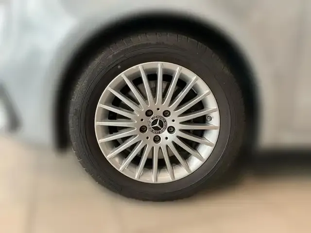 Mercedes-Benz V 220