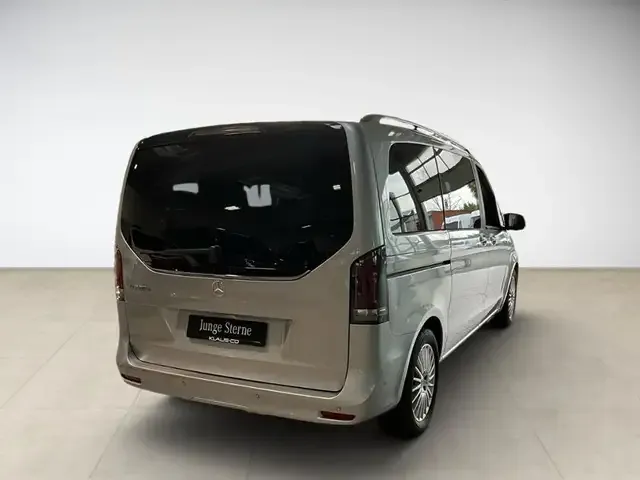 Mercedes-Benz V 220