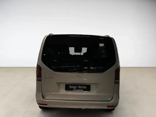 Mercedes-Benz V 220