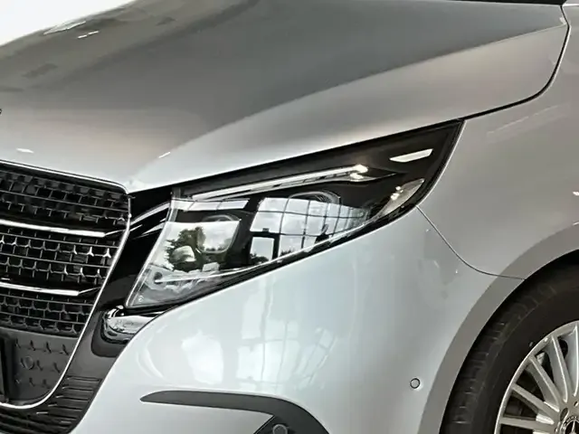 Mercedes-Benz V 220