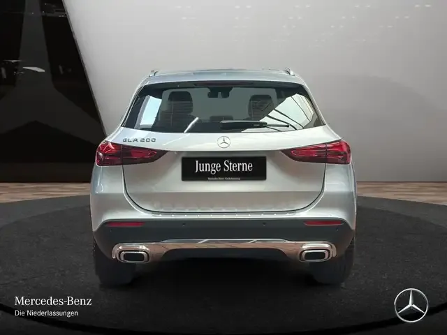 Mercedes-Benz GLA 200