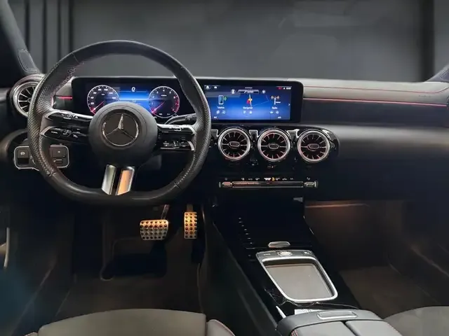Mercedes-Benz CLA 200